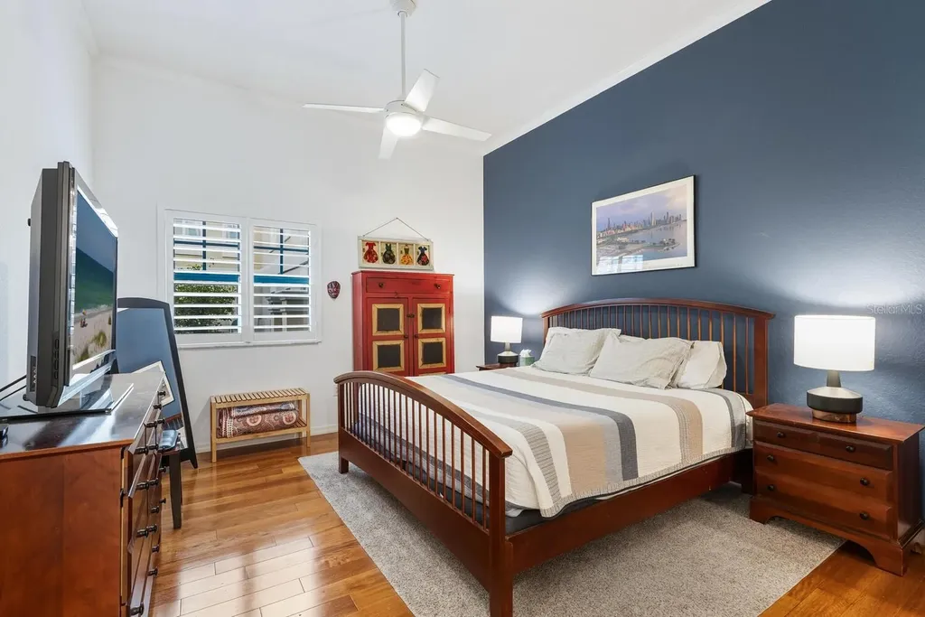 1064 N Tamiami Trail Sarasota FL 34236