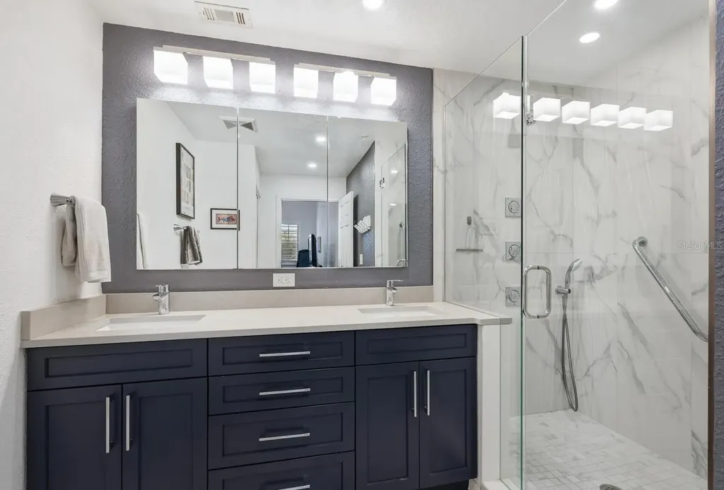 1064 N Tamiami Trail Sarasota FL 34236