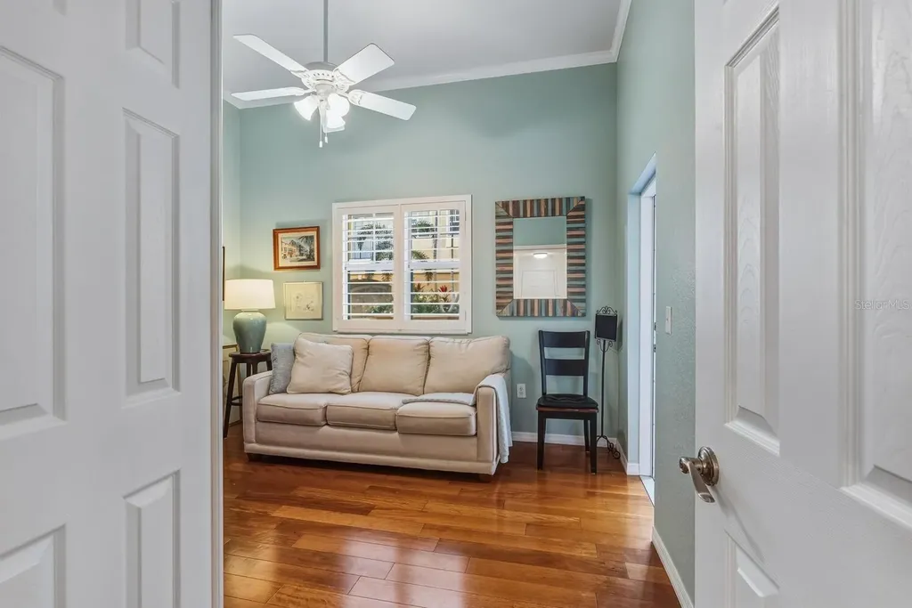 1064 N Tamiami Trail Sarasota FL 34236