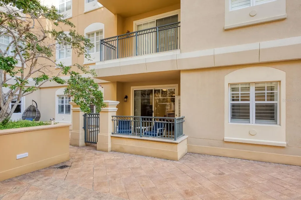 1064 N Tamiami Trail Sarasota FL 34236