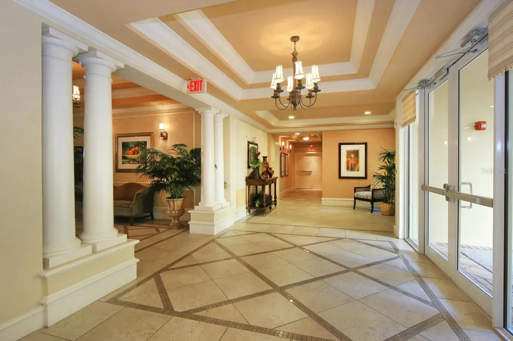 1064 N Tamiami Trail Sarasota FL 34236