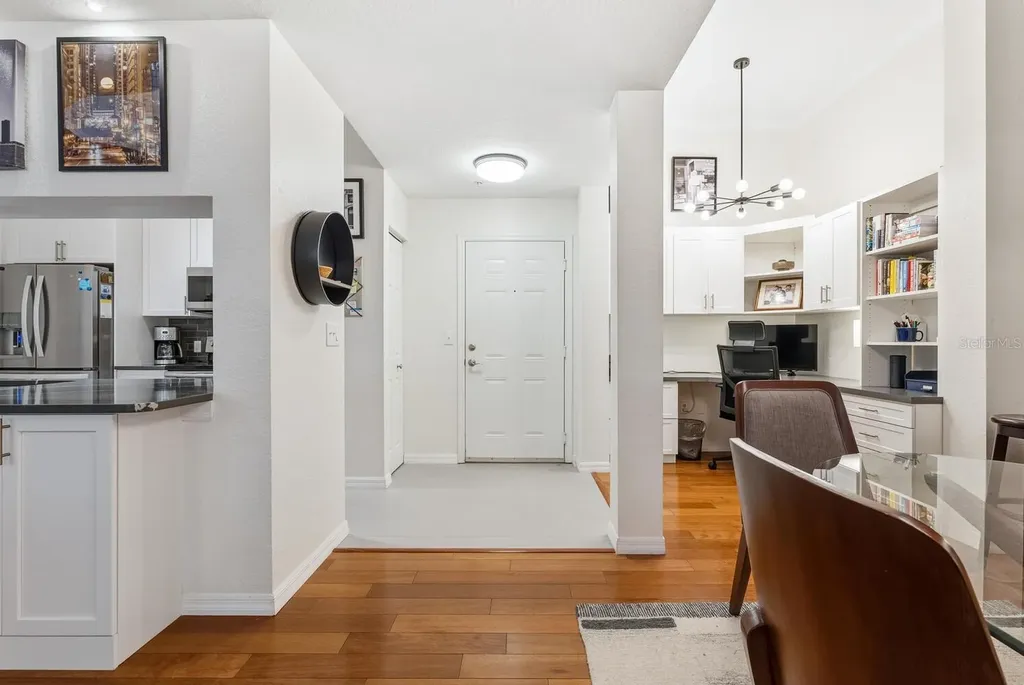 1064 N Tamiami Trail Sarasota FL 34236