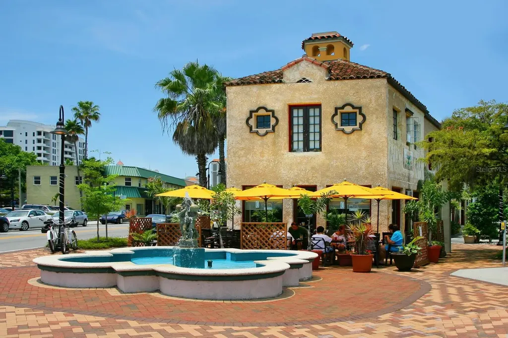 1064 N Tamiami Trail Sarasota FL 34236