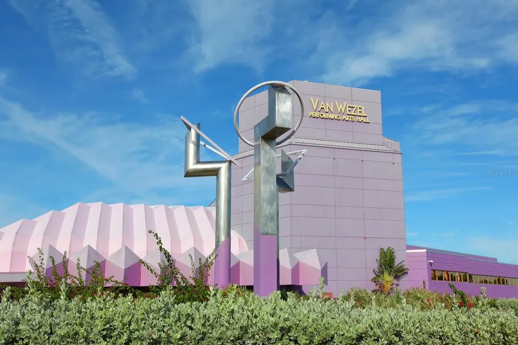 1064 N Tamiami Trail Sarasota FL 34236