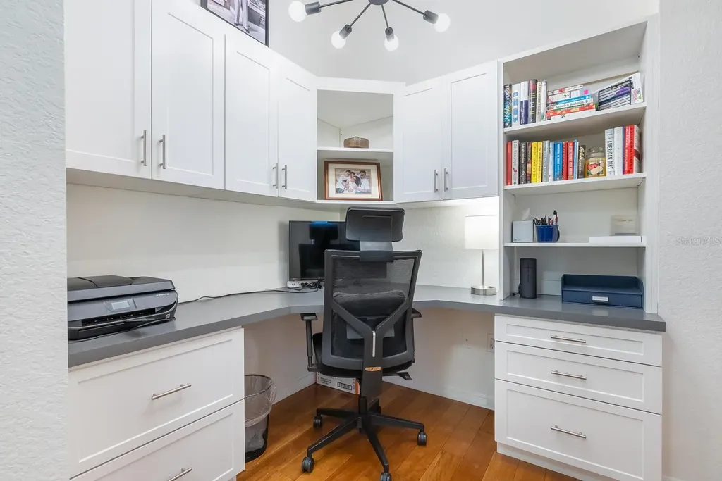 1064 N Tamiami Trail Sarasota FL 34236