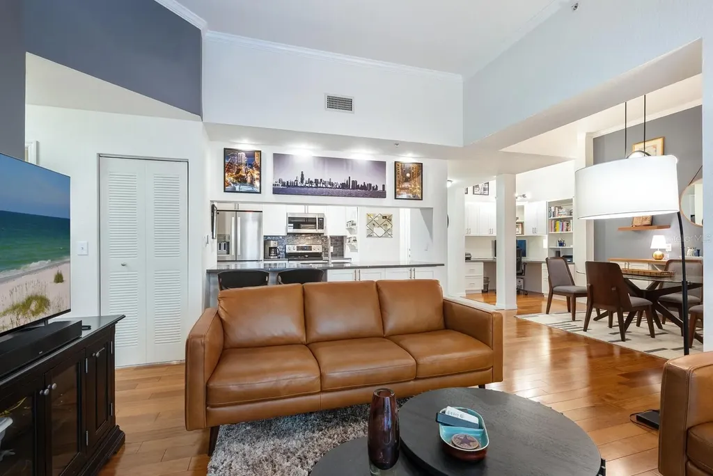 1064 N Tamiami Trail Sarasota FL 34236