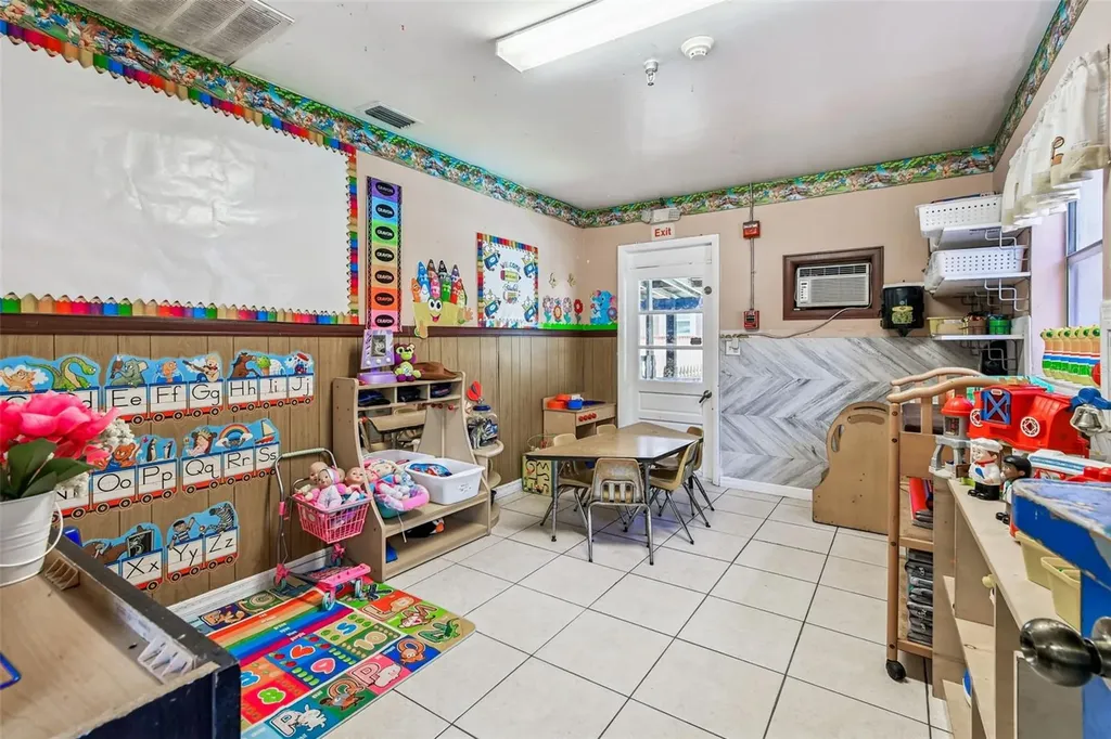 9912 N Myrtle Street Tampa FL 33617