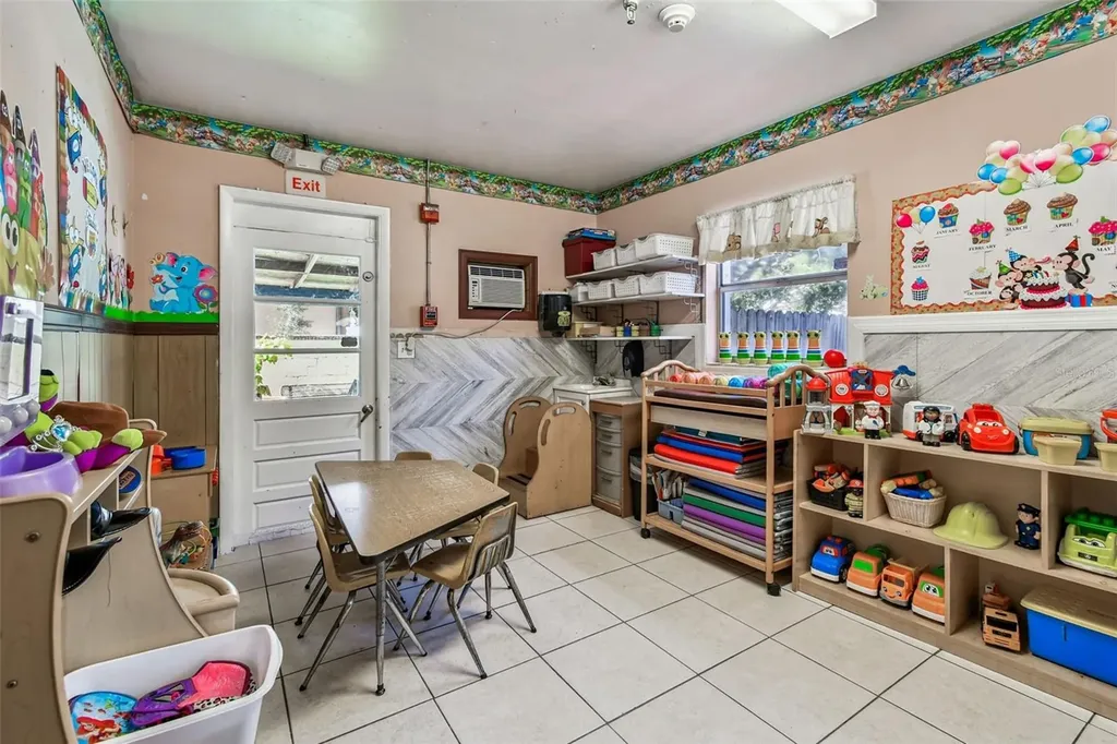 9912 N Myrtle Street Tampa FL 33617