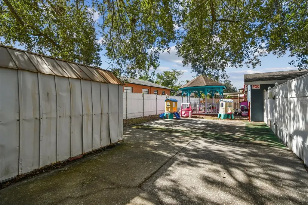 9912 N Myrtle Street Tampa FL 33617