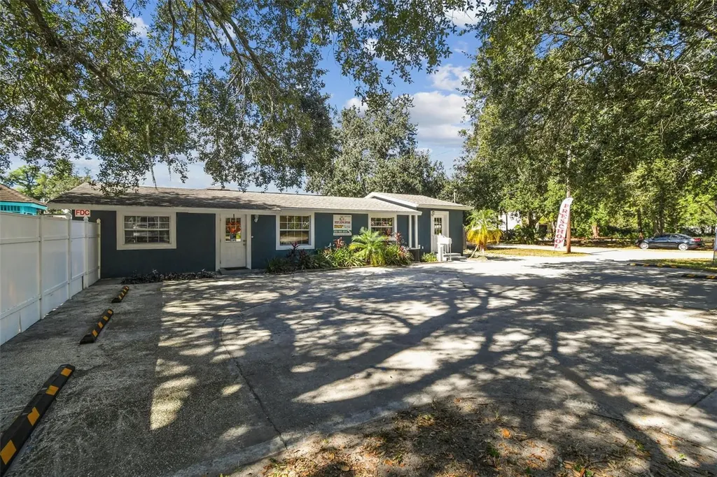 9912 N Myrtle Street Tampa FL 33617