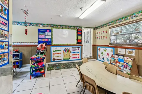 9912 N Myrtle Street Tampa FL 33617