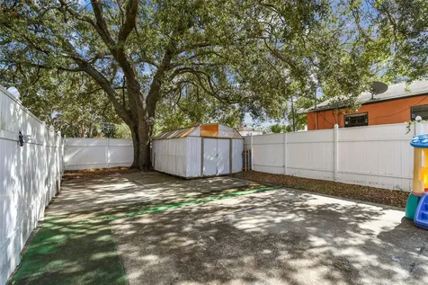 9912 N Myrtle Street Tampa FL 33617