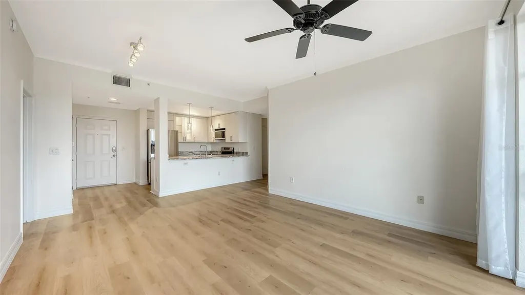 1064 N Tamiami Trail Sarasota FL 34236
