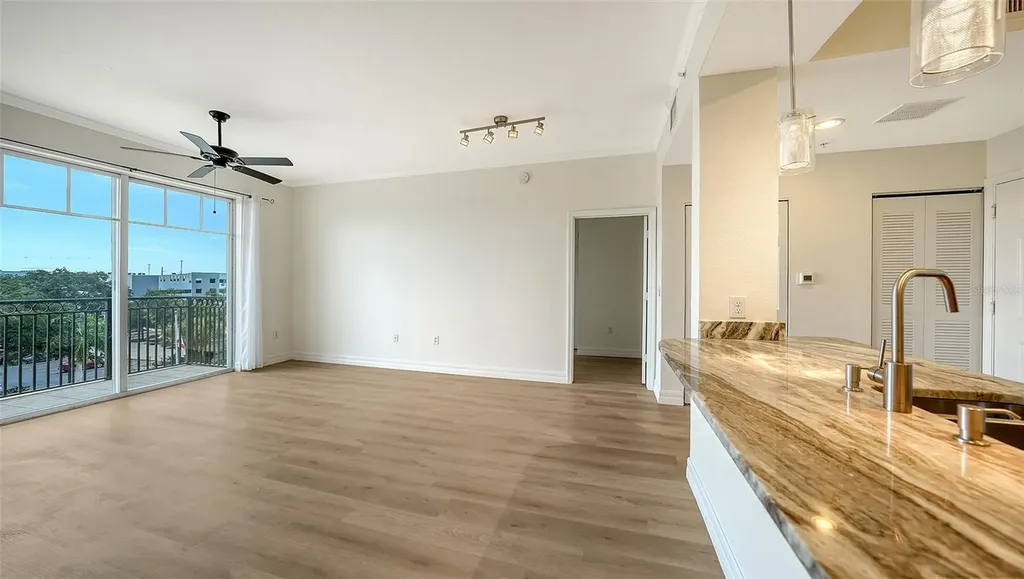 1064 N Tamiami Trail Sarasota FL 34236