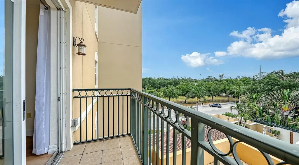 1064 N Tamiami Trail Sarasota FL 34236
