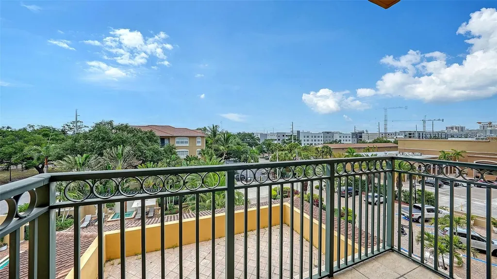 1064 N Tamiami Trail Sarasota FL 34236