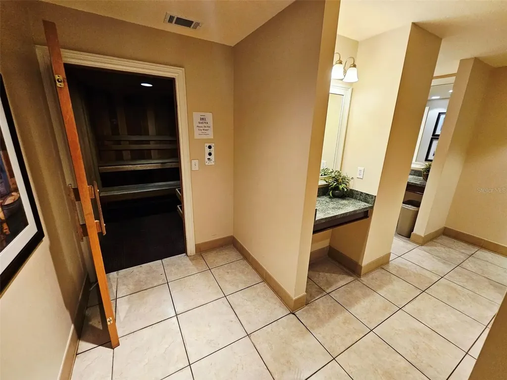 1064 N Tamiami Trail Sarasota FL 34236