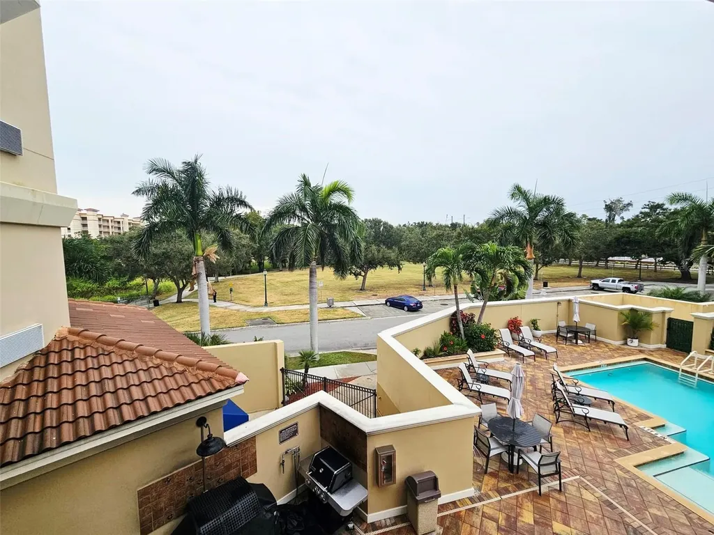 1064 N Tamiami Trail Sarasota FL 34236