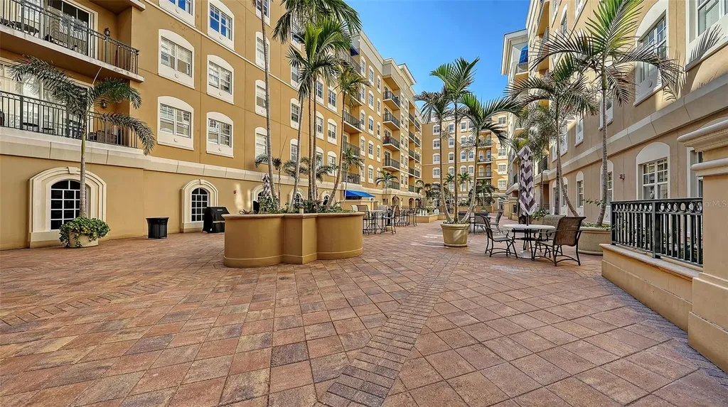 1064 N Tamiami Trail Sarasota FL 34236