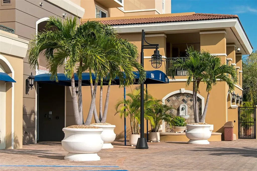 1064 N Tamiami Trail Sarasota FL 34236
