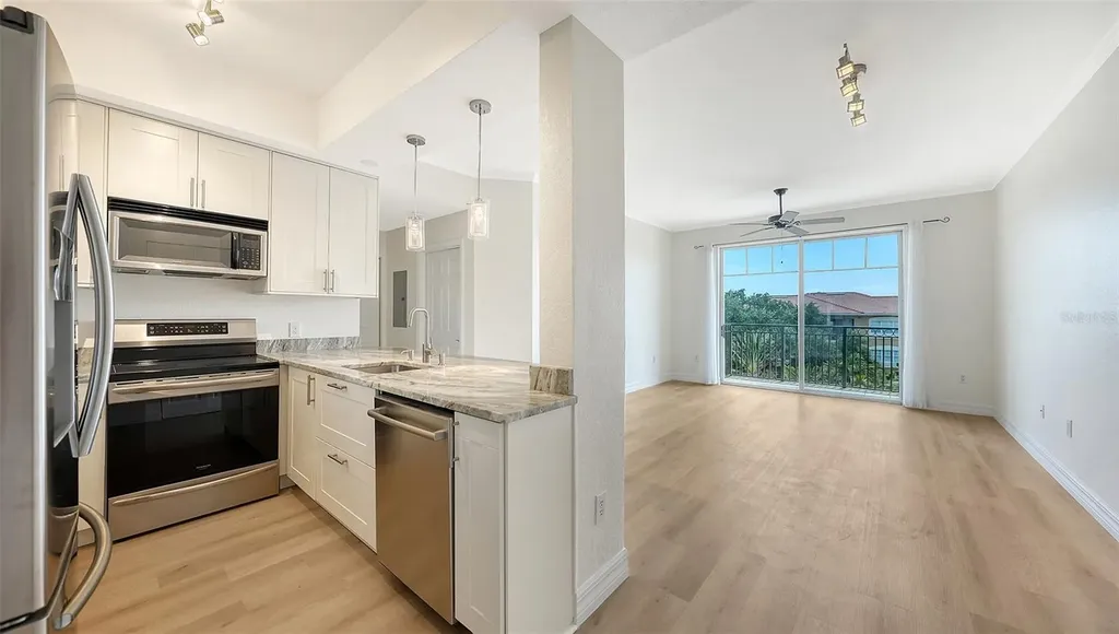 1064 N Tamiami Trail Sarasota FL 34236