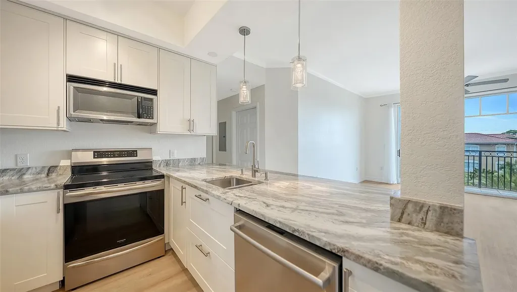 1064 N Tamiami Trail Sarasota FL 34236