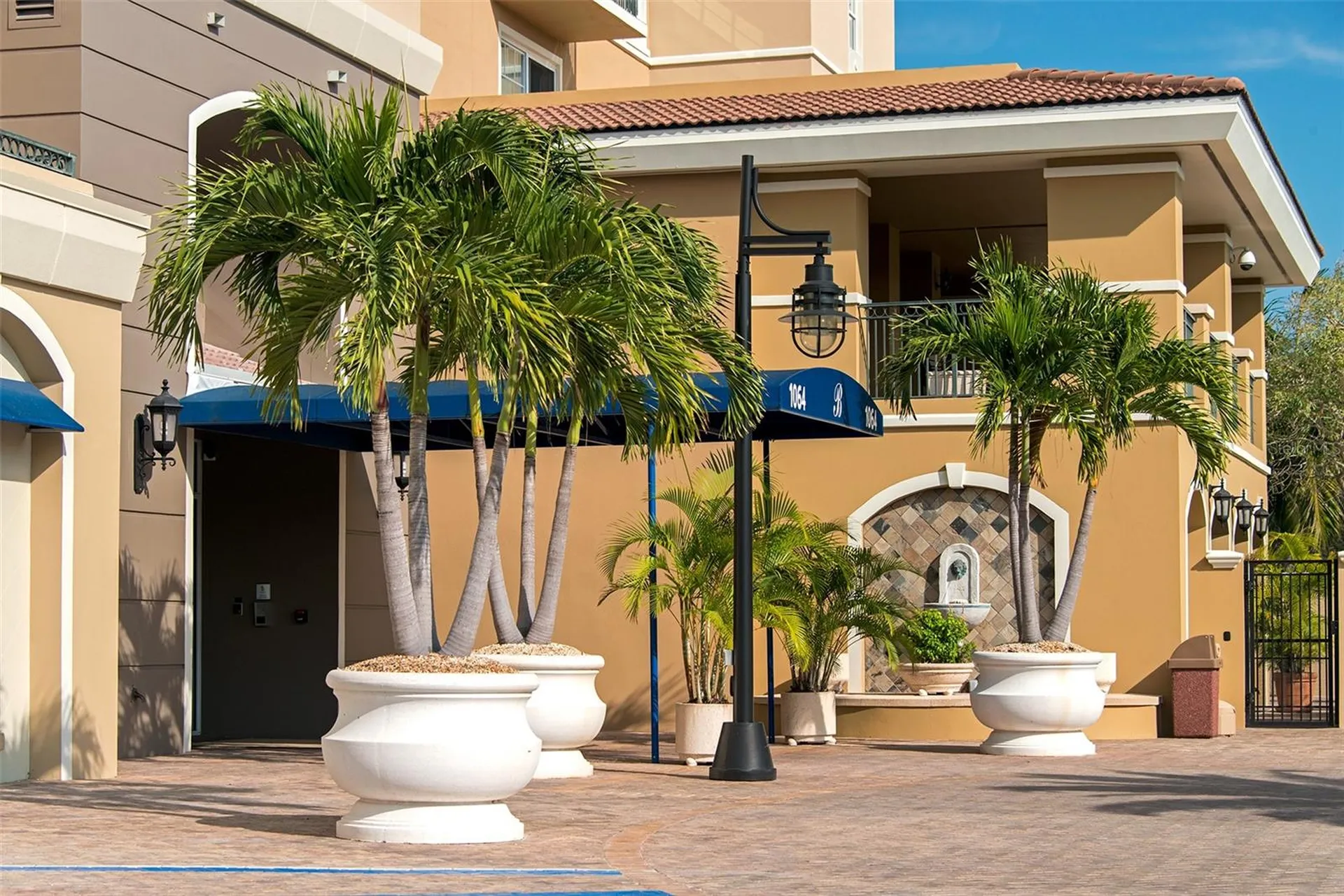 1064 N Tamiami Trail Sarasota FL 34236