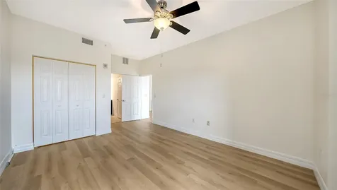 1064 N Tamiami Trail Sarasota FL 34236