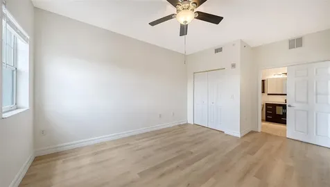 1064 N Tamiami Trail Sarasota FL 34236