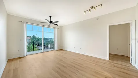 1064 N Tamiami Trail Sarasota FL 34236