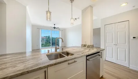 1064 N Tamiami Trail Sarasota FL 34236