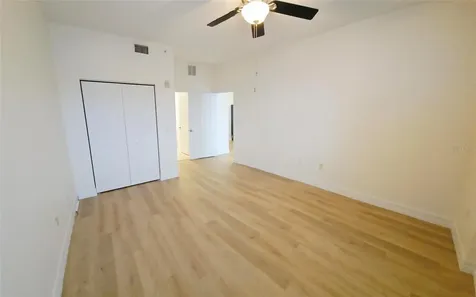 1064 N Tamiami Trail Sarasota FL 34236