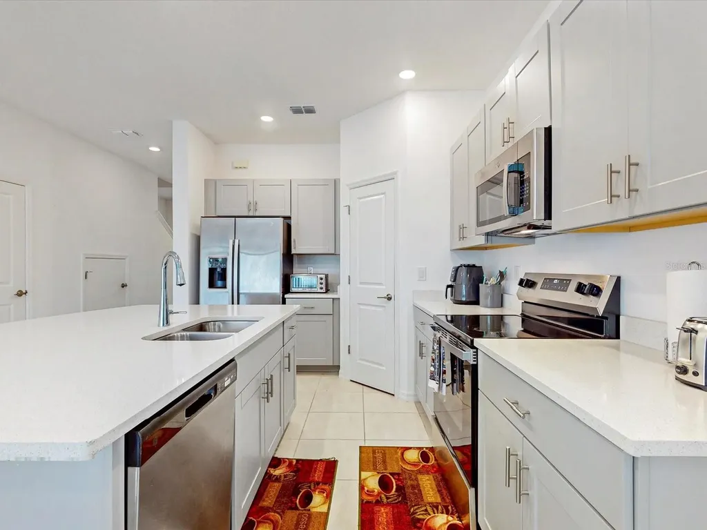 3002 Canary Avenue Davenport FL 33837