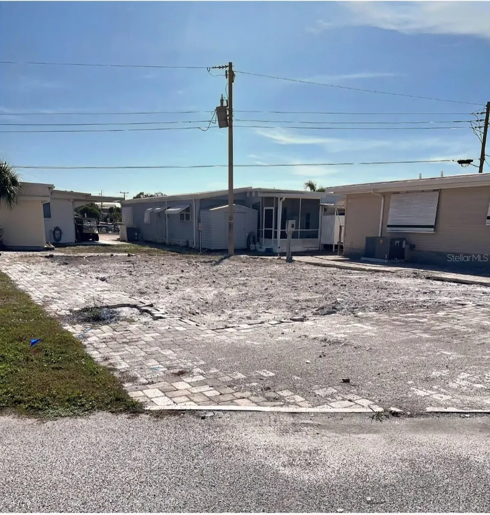 2208 Iowa Avenue Bradenton FL 34207
