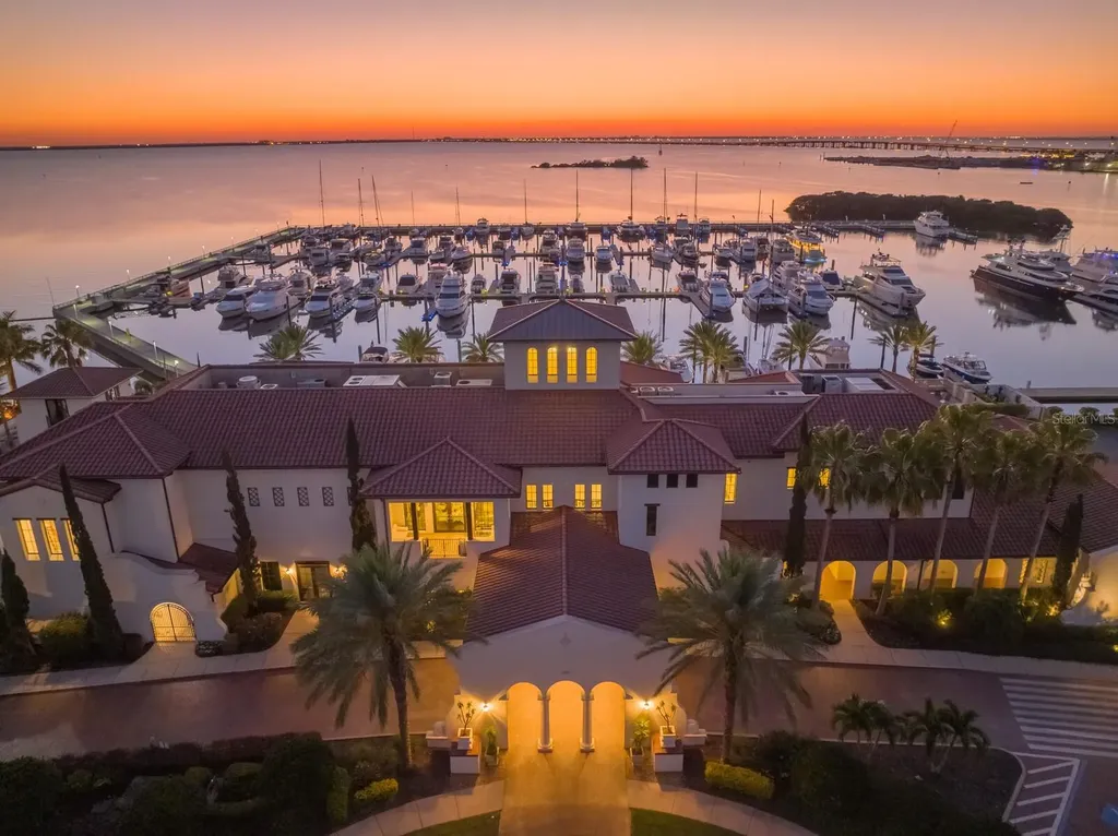 4912 Yacht Club Drive Tampa FL 33616
