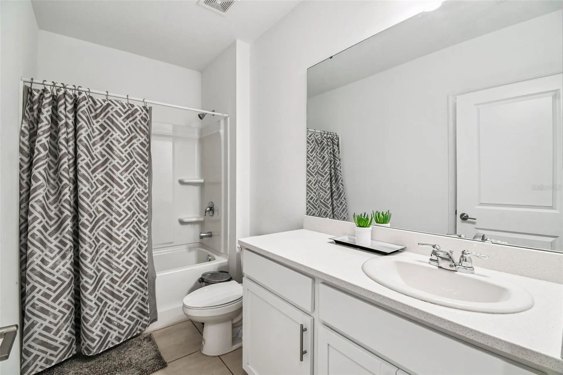 136 Citrine Loop Kissimmee FL 34758