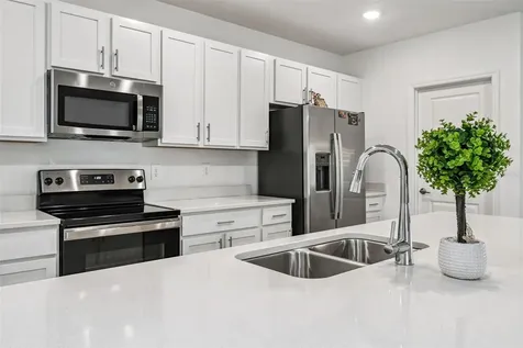 136 Citrine Loop Kissimmee FL 34758