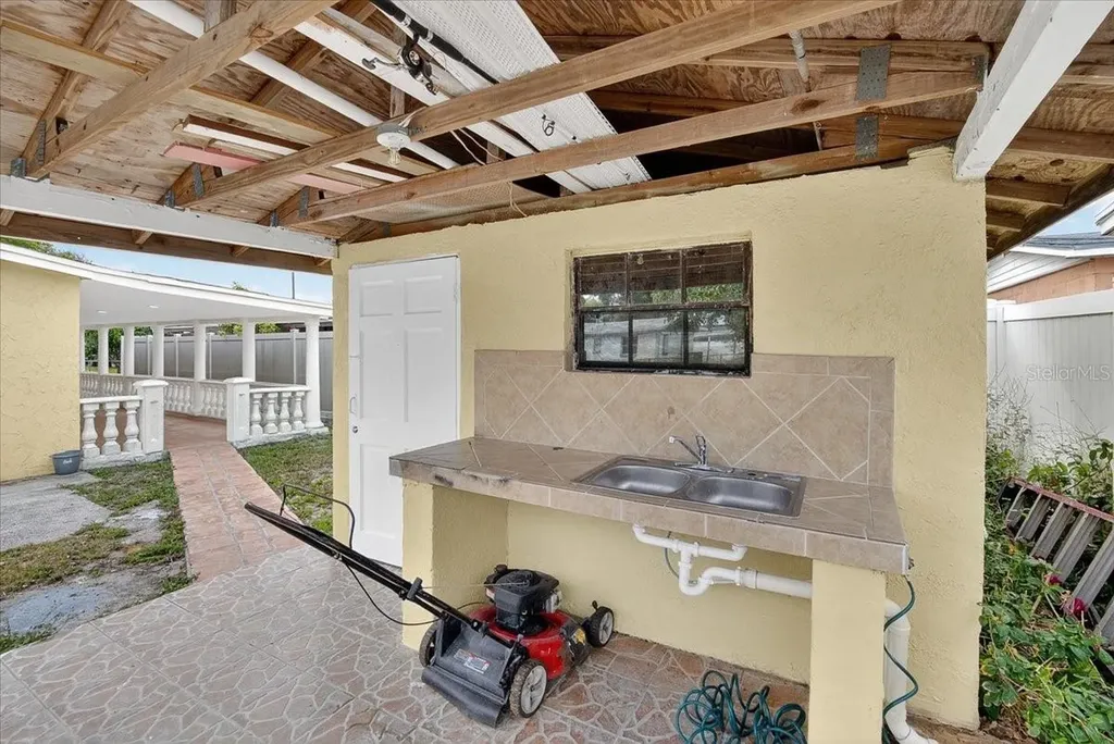 4515 W North Street Tampa FL 33614