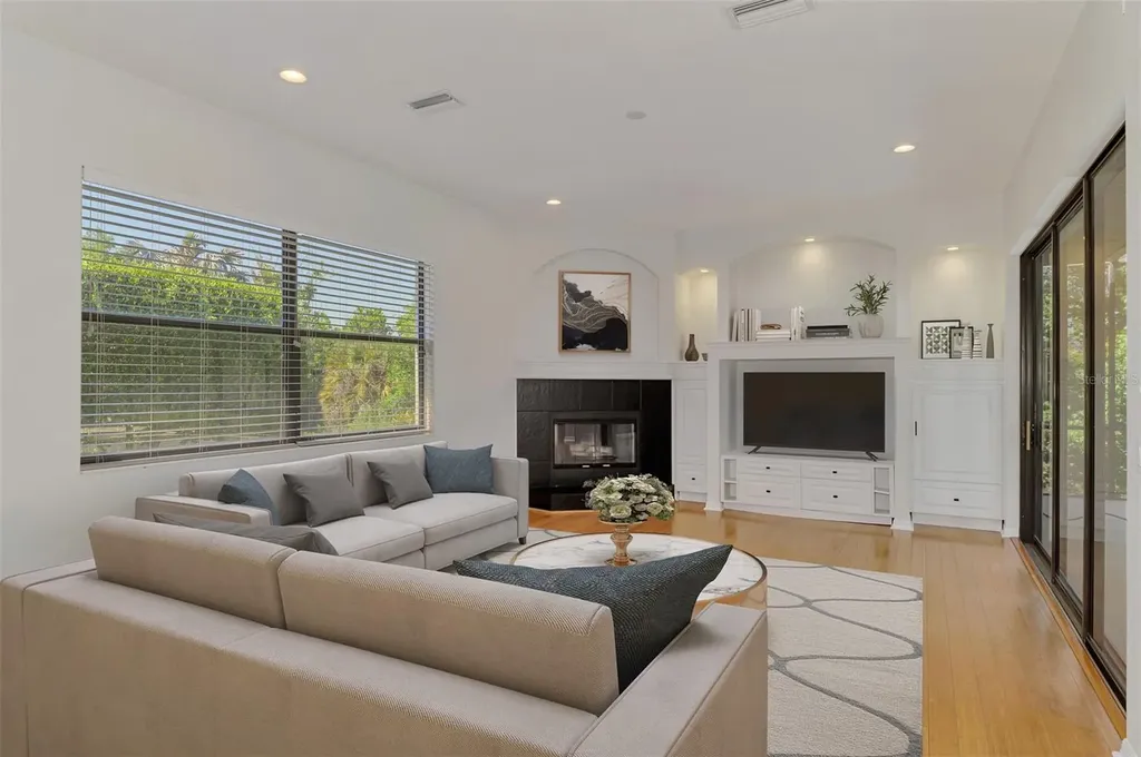 5684 Eastwind Drive Sarasota FL 34233