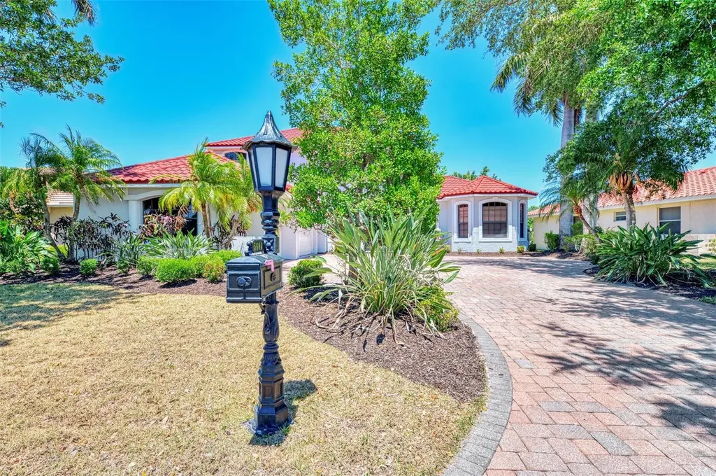 5684 Eastwind Drive Sarasota FL 34233