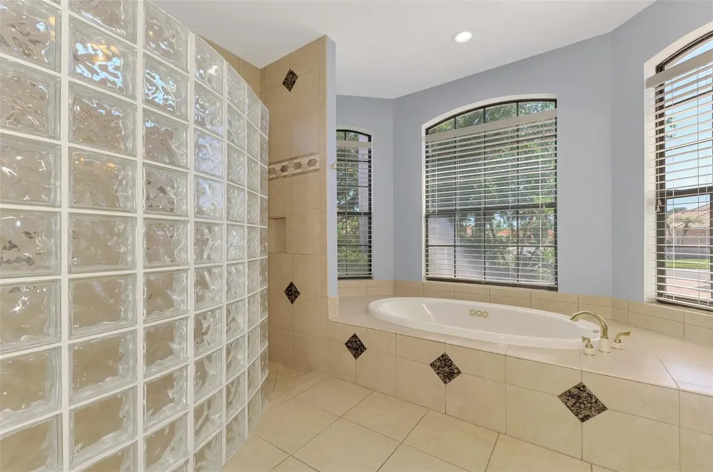 5684 Eastwind Drive Sarasota FL 34233
