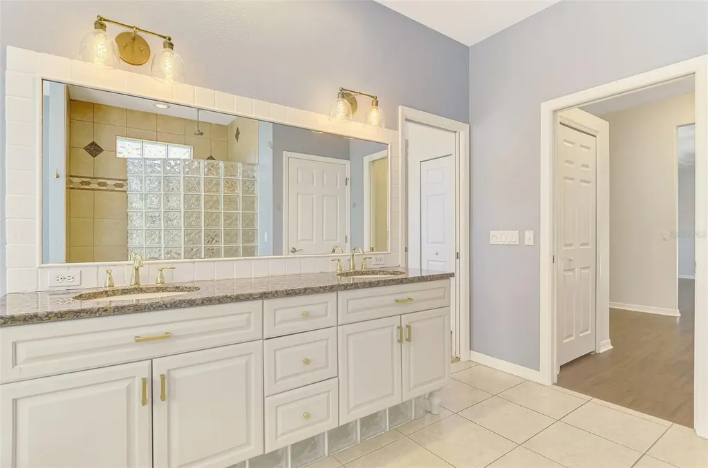 5684 Eastwind Drive Sarasota FL 34233