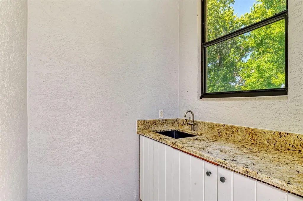 5684 Eastwind Drive Sarasota FL 34233