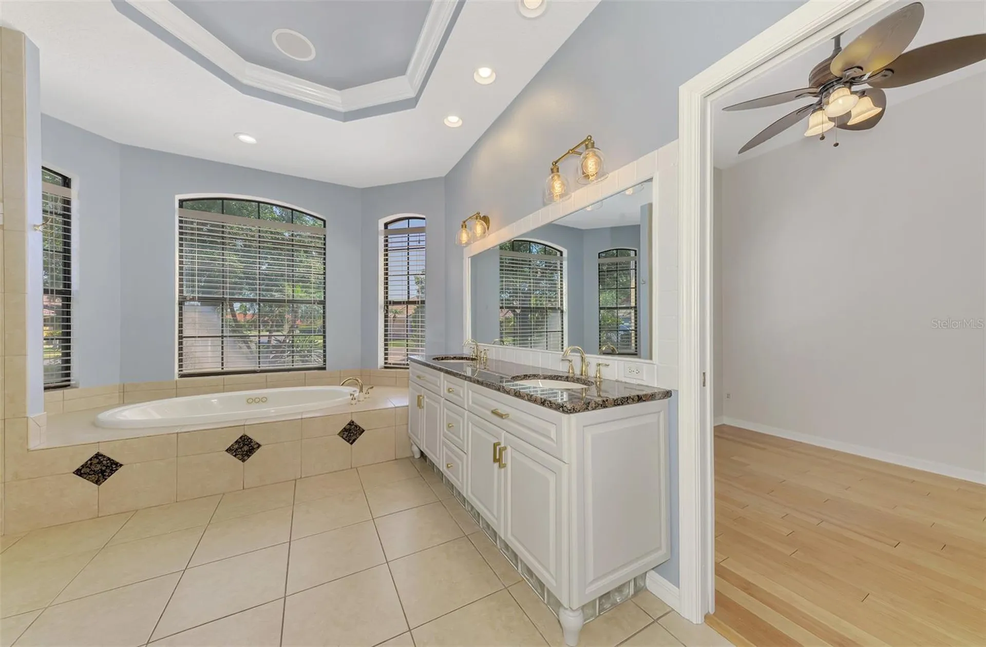 5684 Eastwind Drive Sarasota FL 34233