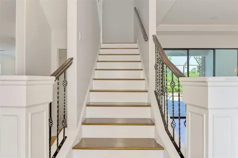 5684 Eastwind Drive Sarasota FL 34233