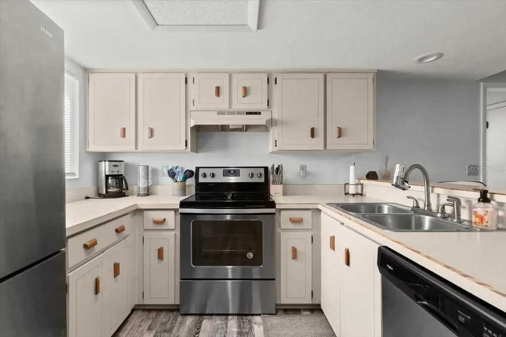 102 Bob White Court Daytona Beach FL 32119