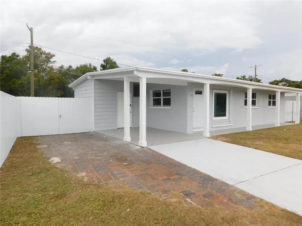 2015 Wishing Well Way Tampa FL 33619