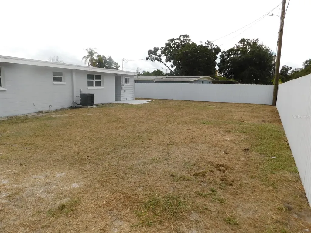 2015 Wishing Well Way Tampa FL 33619