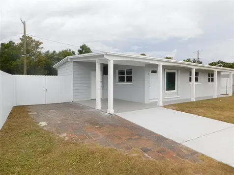 2015 Wishing Well Way Tampa FL 33619