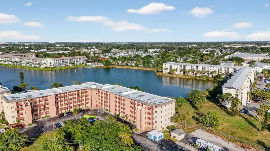 4149 Lake Bayshore Drive Bradenton FL 34205